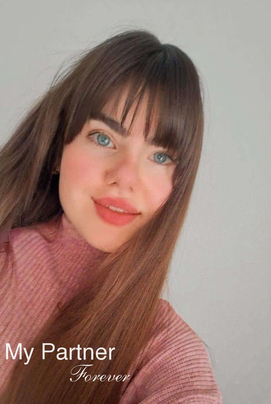 Dating with Beautiful Ukrainian Woman Anastasiya from Kiev, Ukraine