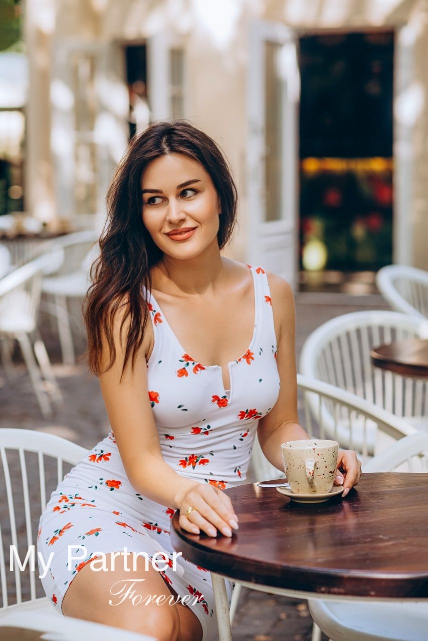 Dating with Charming Ukrainian Girl Veronika from Lvov, Ukraine
