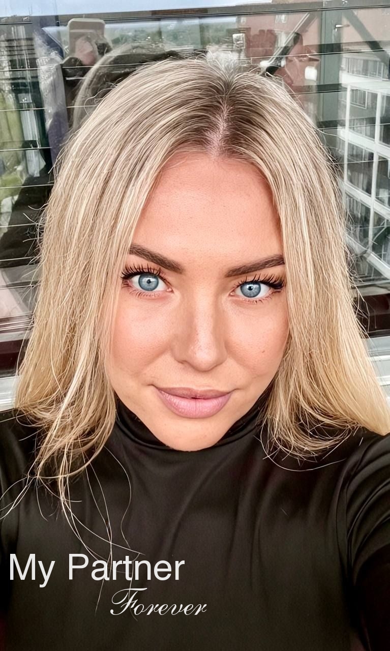 Dating with Gorgeous Ukrainian Girl Elena from Odessa, Ukraine