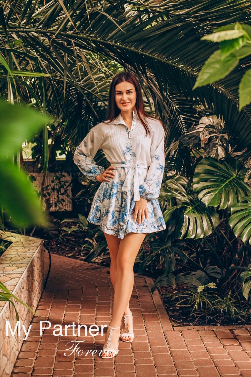 Dating with Gorgeous Ukrainian Girl Veronika from Lvov, Ukraine