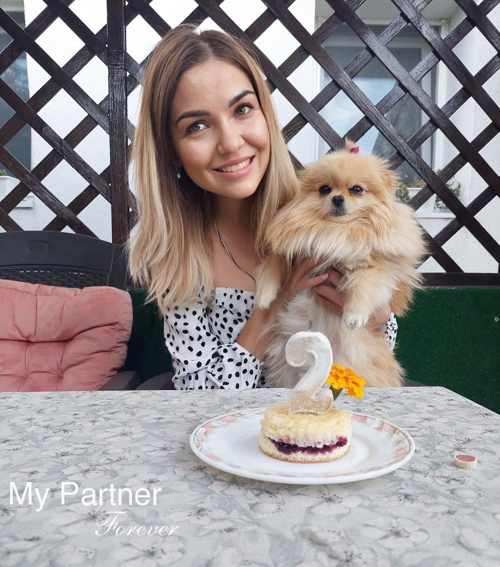 Dating with Gorgeous Ukrainian Woman Alina from Dniepropetrovsk, Ukraine