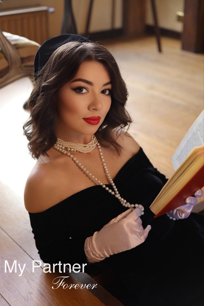 Dating with Gorgeous Ukrainian Woman Rosita from Kharkov, Ukraine
