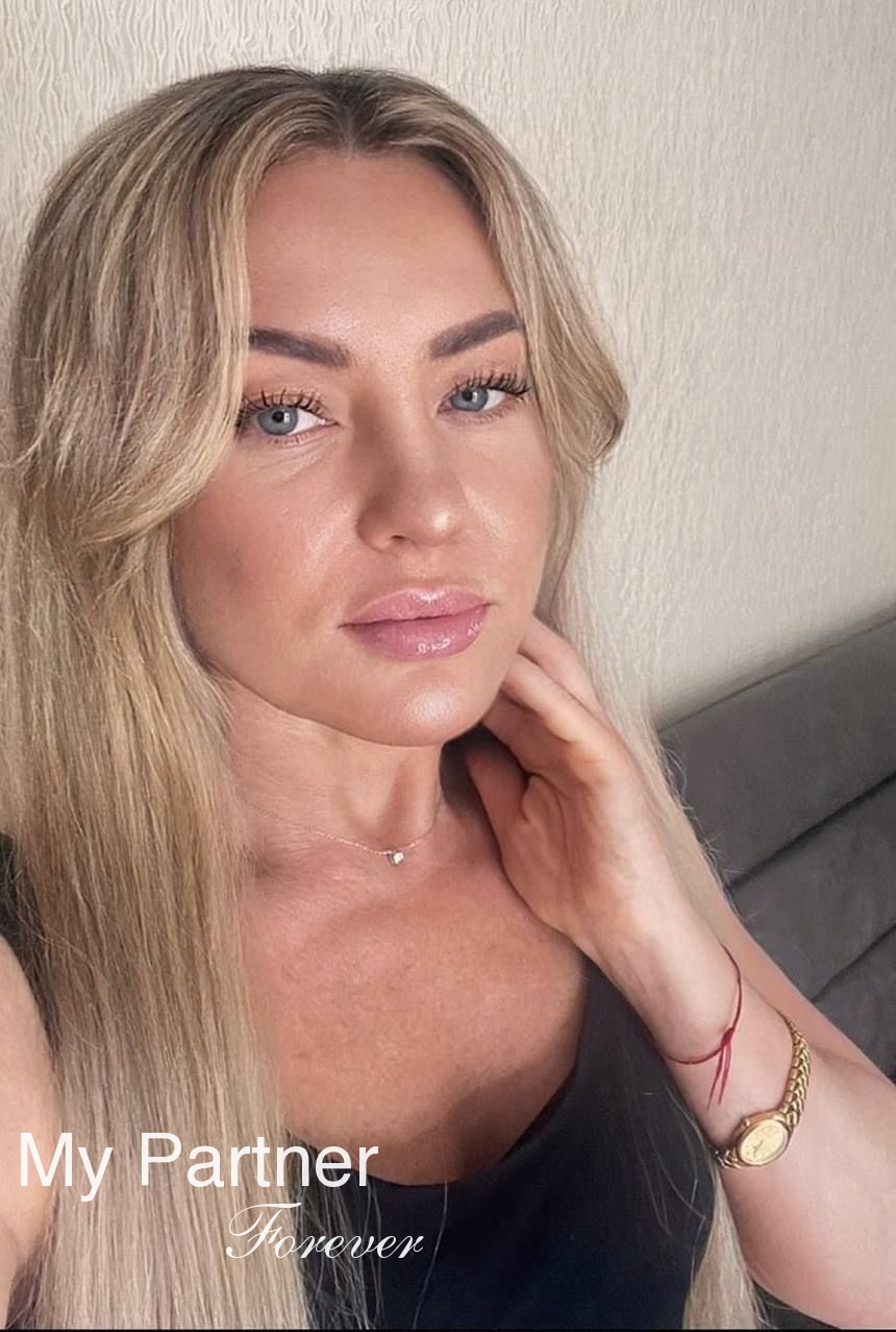 Dating with Sexy Ukrainian Girl Elena from Odessa, Ukraine