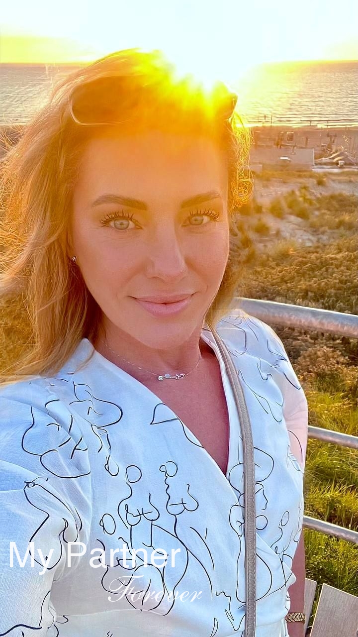 Dating with Sexy Ukrainian Girl Elena from Odessa, Ukraine