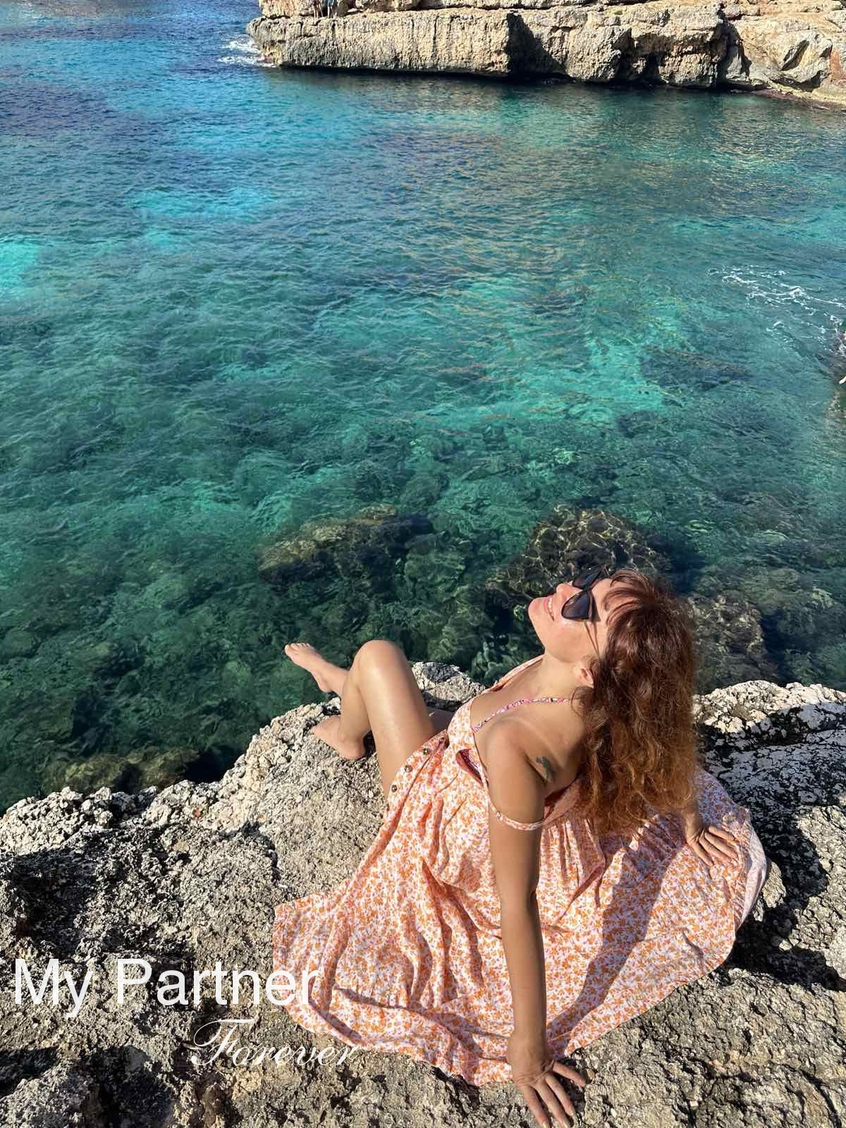 Dating with Single Ukrainian Girl Marina from Nikolaev, Ukraine