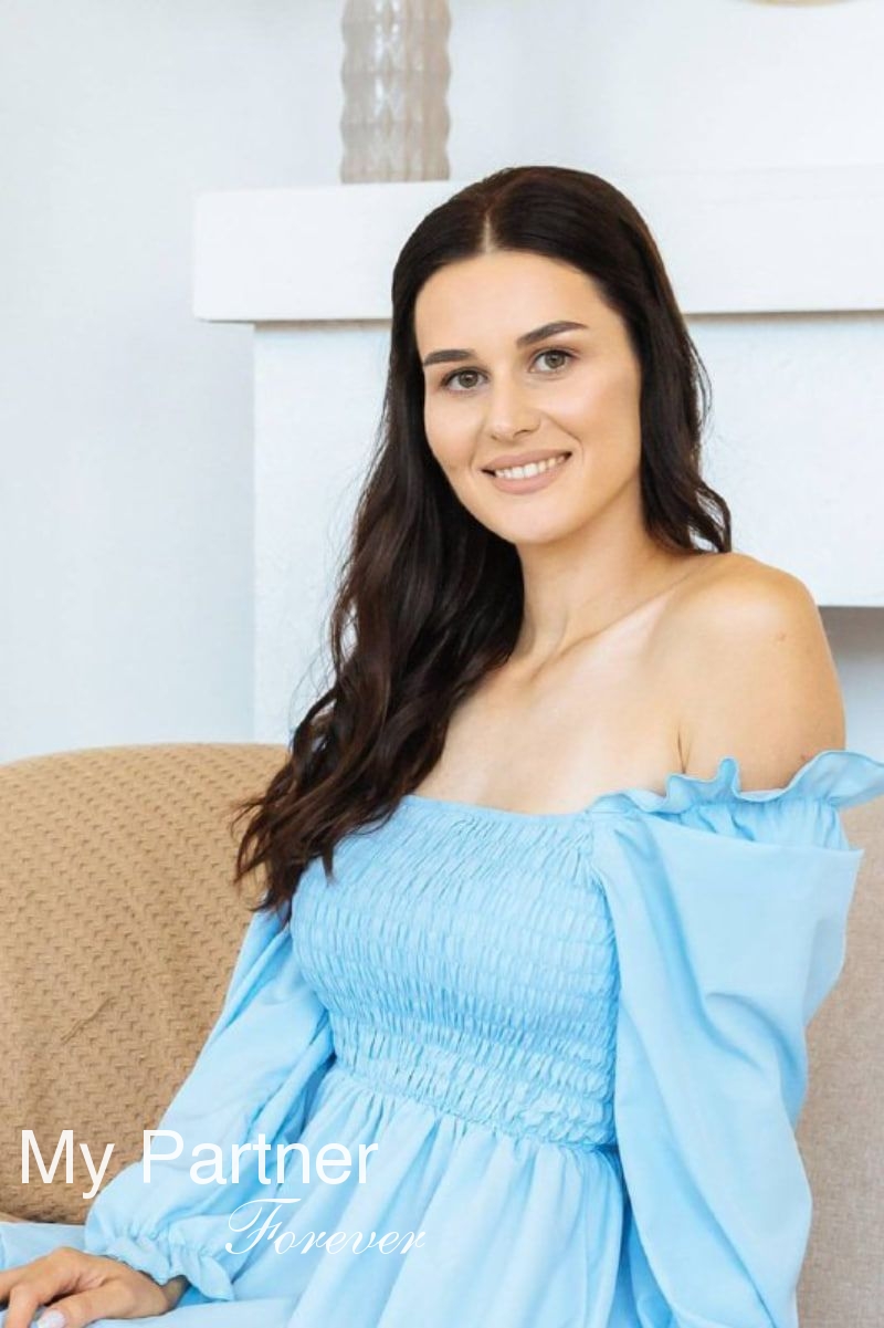 Dating with Stunning Ukrainian Girl Veronika from Lvov, Ukraine