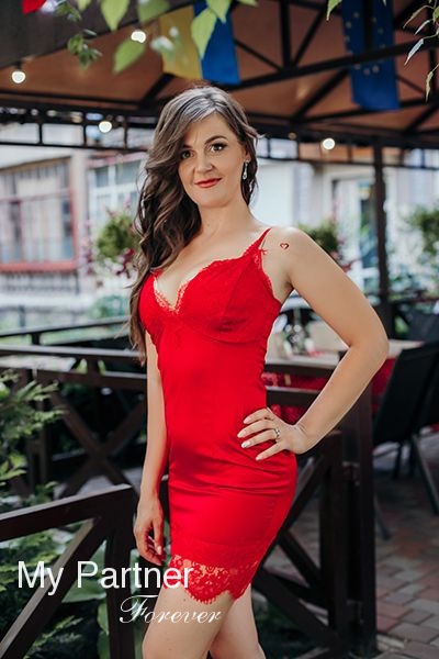 Dating with Stunning Ukrainian Woman Lyubov from Zaporozhye, Ukraine