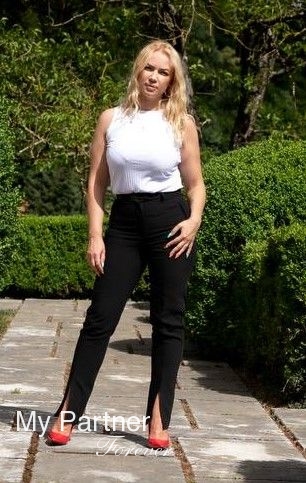Dating with Ukrainian Girl Yuliya from Vinnitsa, Ukraine
