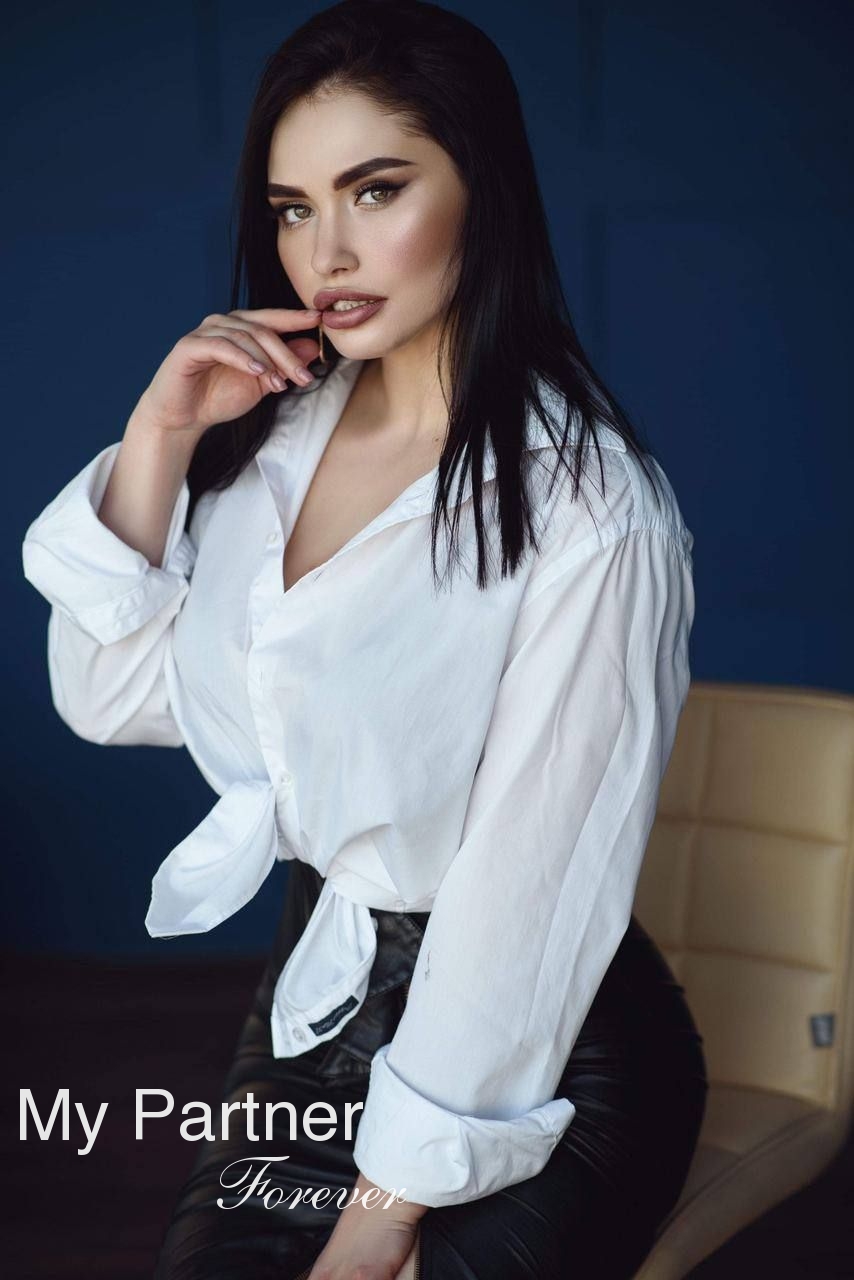Dating with Ukrainian Woman Viktoriya from Kiev, Ukraine