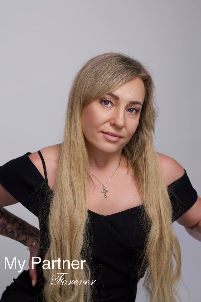 Datingsite to Meet Charming Ukrainian Girl Elena from Odessa, Ukraine