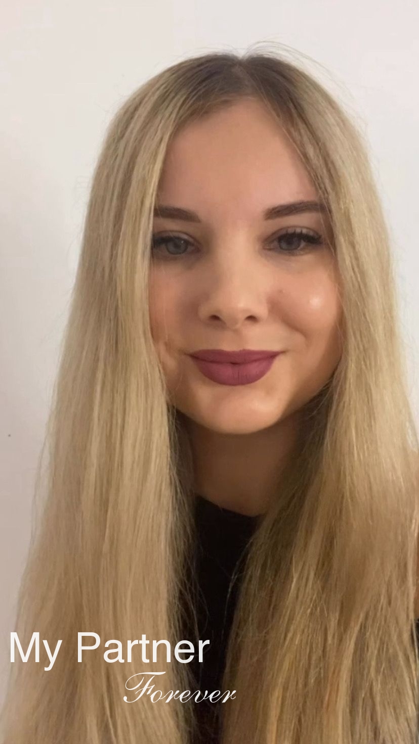 Datingsite to Meet Single Ukrainian Woman Kristina from Chernovtsy, Ukraine