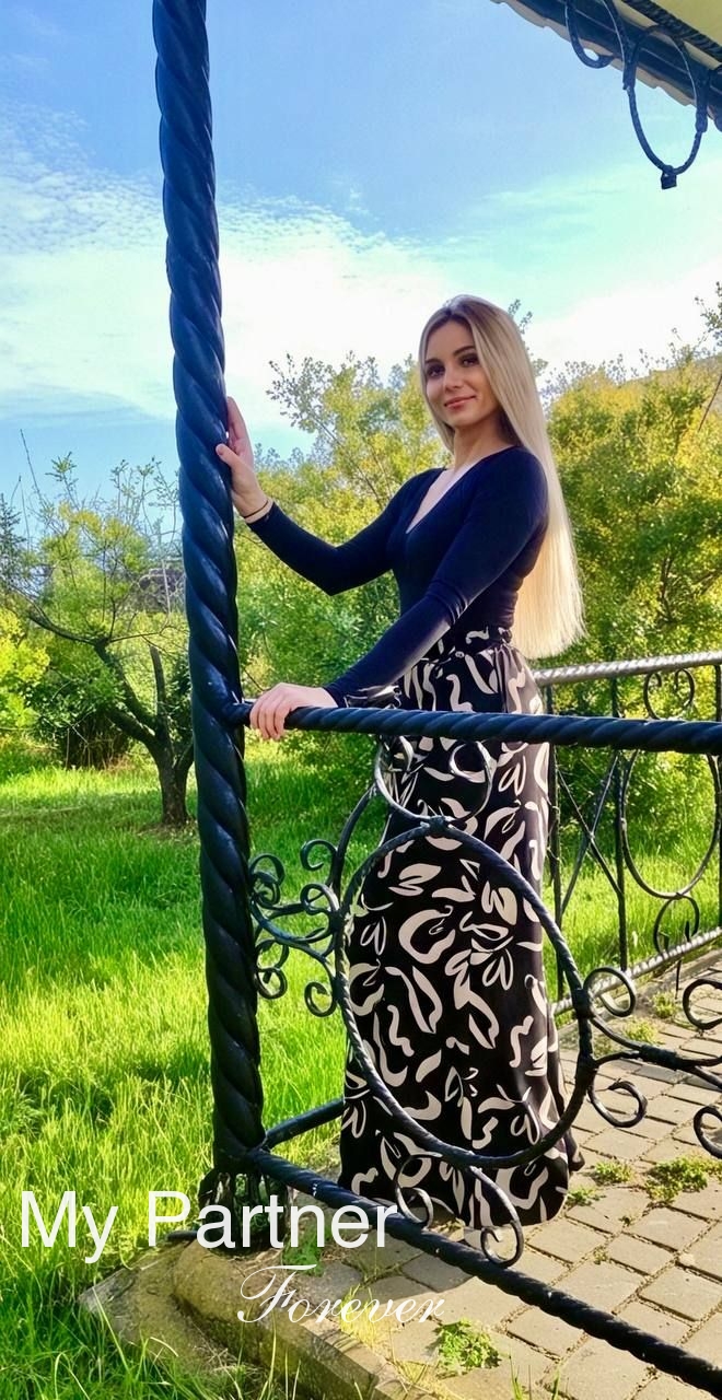 Datingsite to Meet Stunning Ukrainian Woman Anna from Odessa, Ukraine