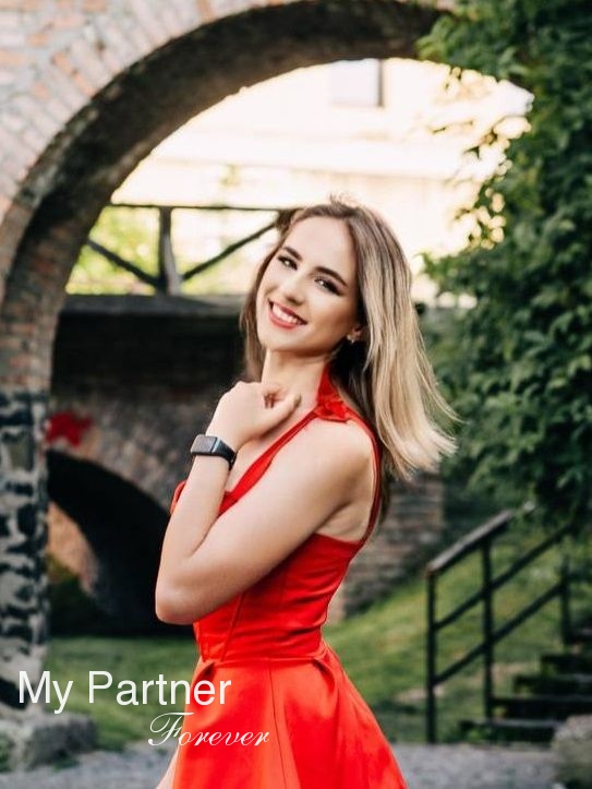 International Matchmaking Service to Meet Viktoriya from Lutsk, Ukraine