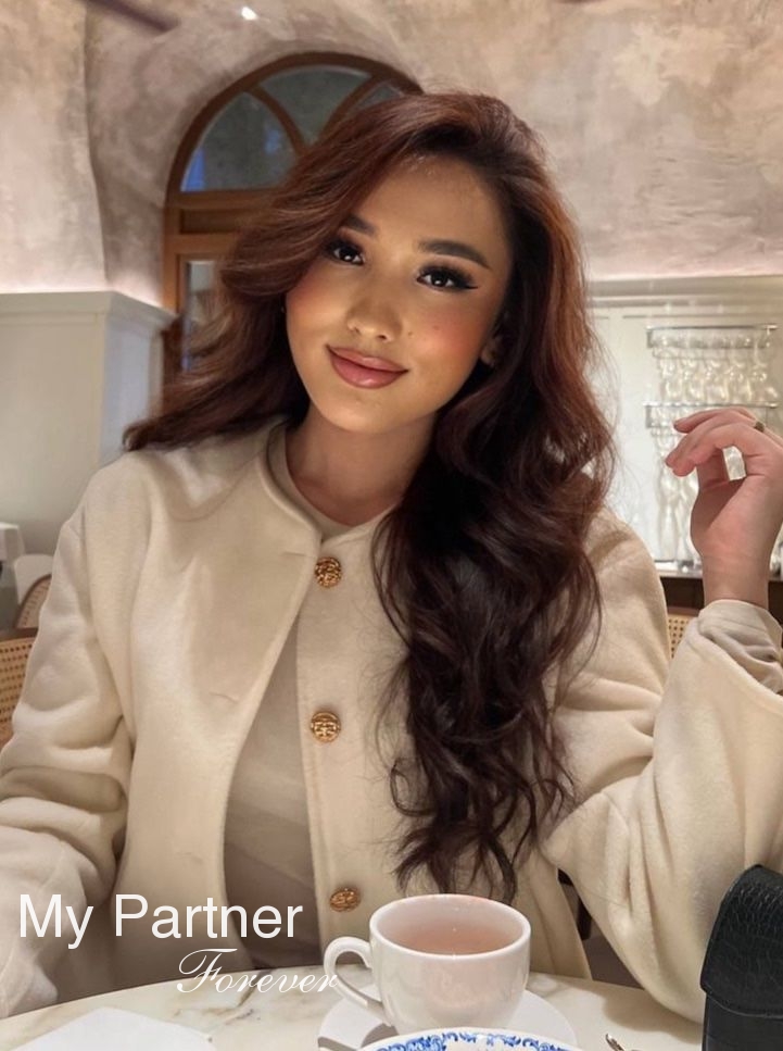 Meet Single Russian Lady Ainel from Almaty, Kazakhstan