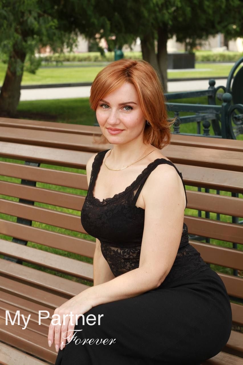Online Dating with Beautiful Ukrainian Woman Oksana from Kharkov, Ukraine