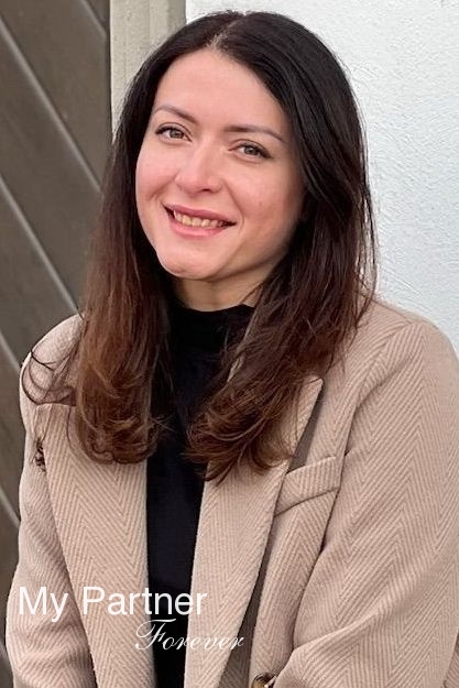 Online Dating with Charming Belarusian Woman Elena from Grodno, Belarus