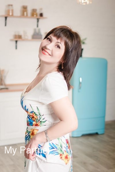 Online Dating with Charming Ukrainian Girl Elena from Zaporozhye, Ukraine