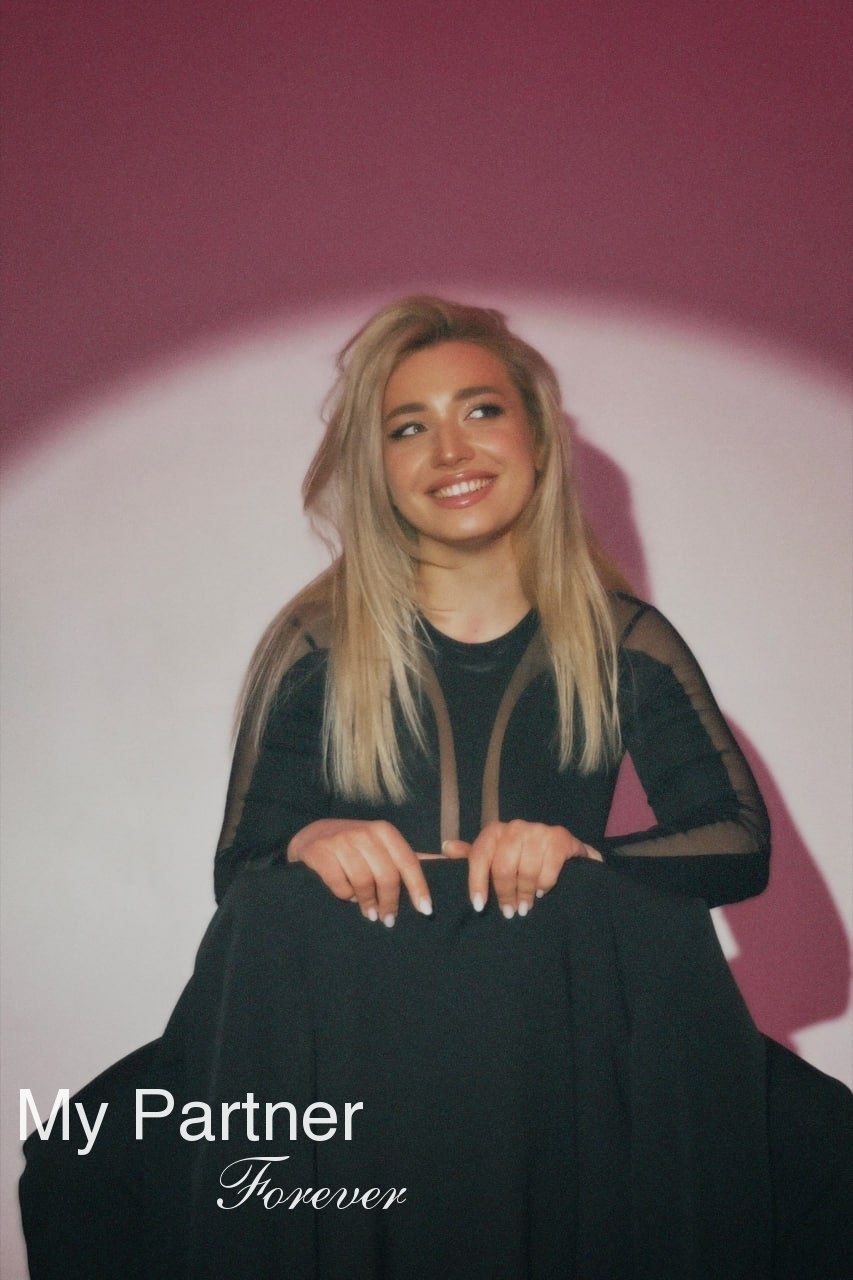 Online Dating with Pretty Ukrainian Woman Mariya from Kirovograd, Ukraine