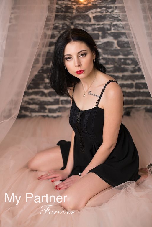 Online Dating with Sexy Ukrainian Girl Marina from Poltava, Ukraine