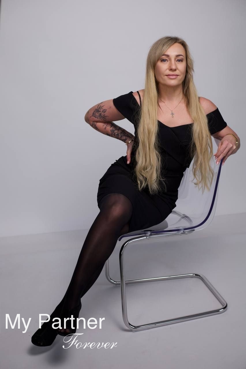 Online Dating with Sexy Ukrainian Woman Elena from Odessa, Ukraine