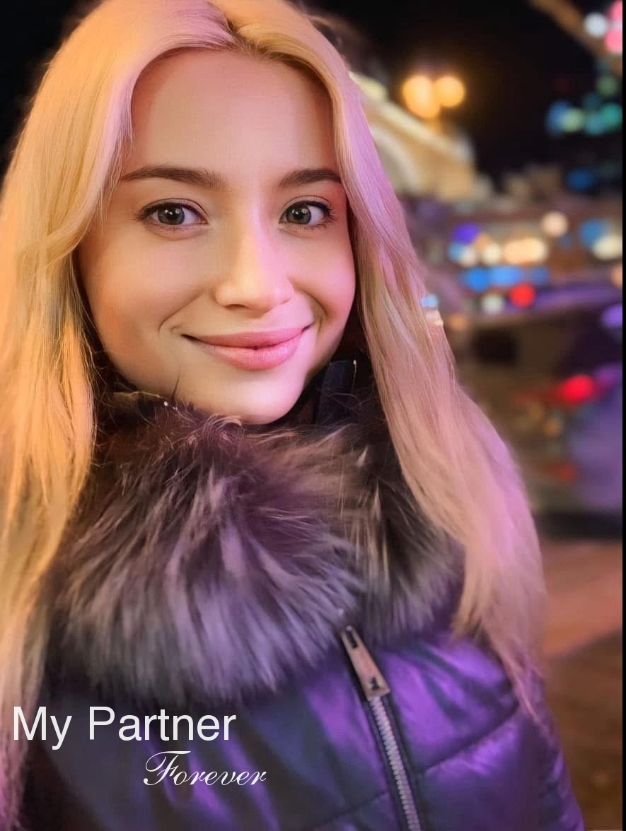 Online Dating with Single Ukrainian Woman Yana from Kiev, Ukraine