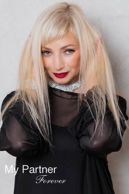 Online Dating with Stunning Belarusian Woman Viktoriya from Grodno, Belarus