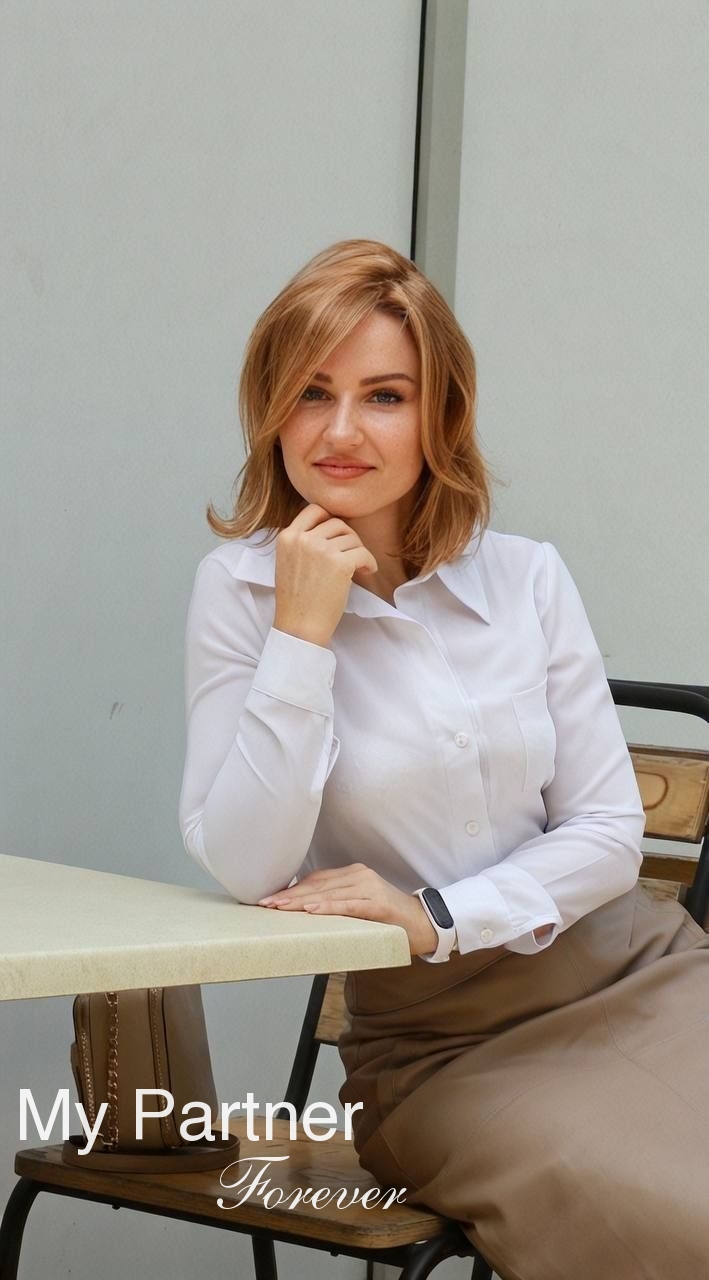 Online Dating with Stunning Ukrainian Woman Oksana from Kharkov, Ukraine