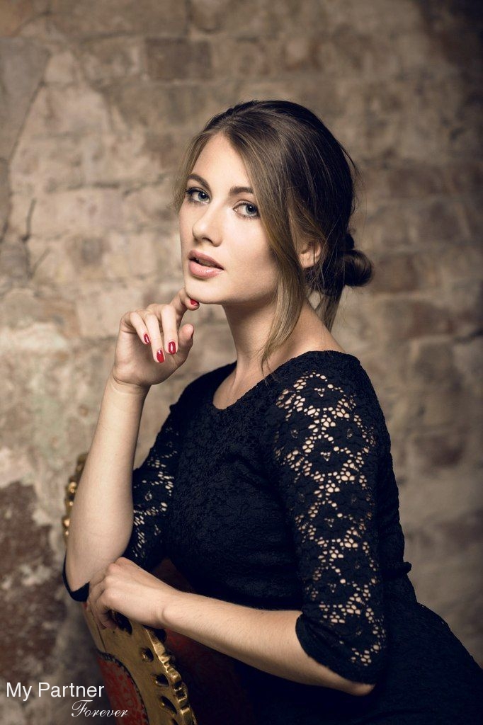 Online Dating with Gorgeous Ukrainian Woman Anastasiya from Kiev, Ukraine